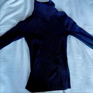 H&M black cropped women’s turtleneck sweater